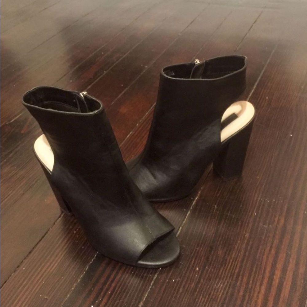 Peep toe leather booties / chunky heels.